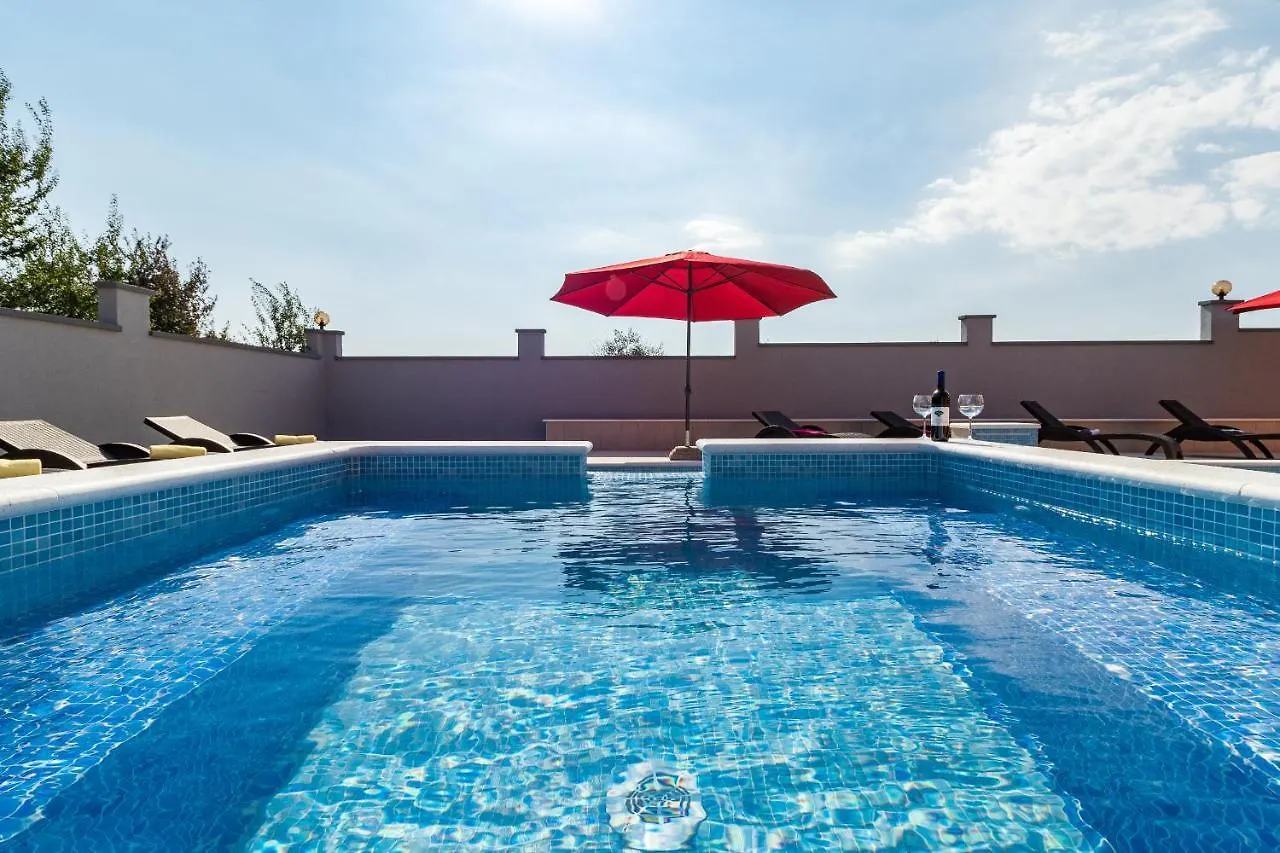 Luxury Villa Hedone With Pool & Whirpool In Pula Near The Beach
