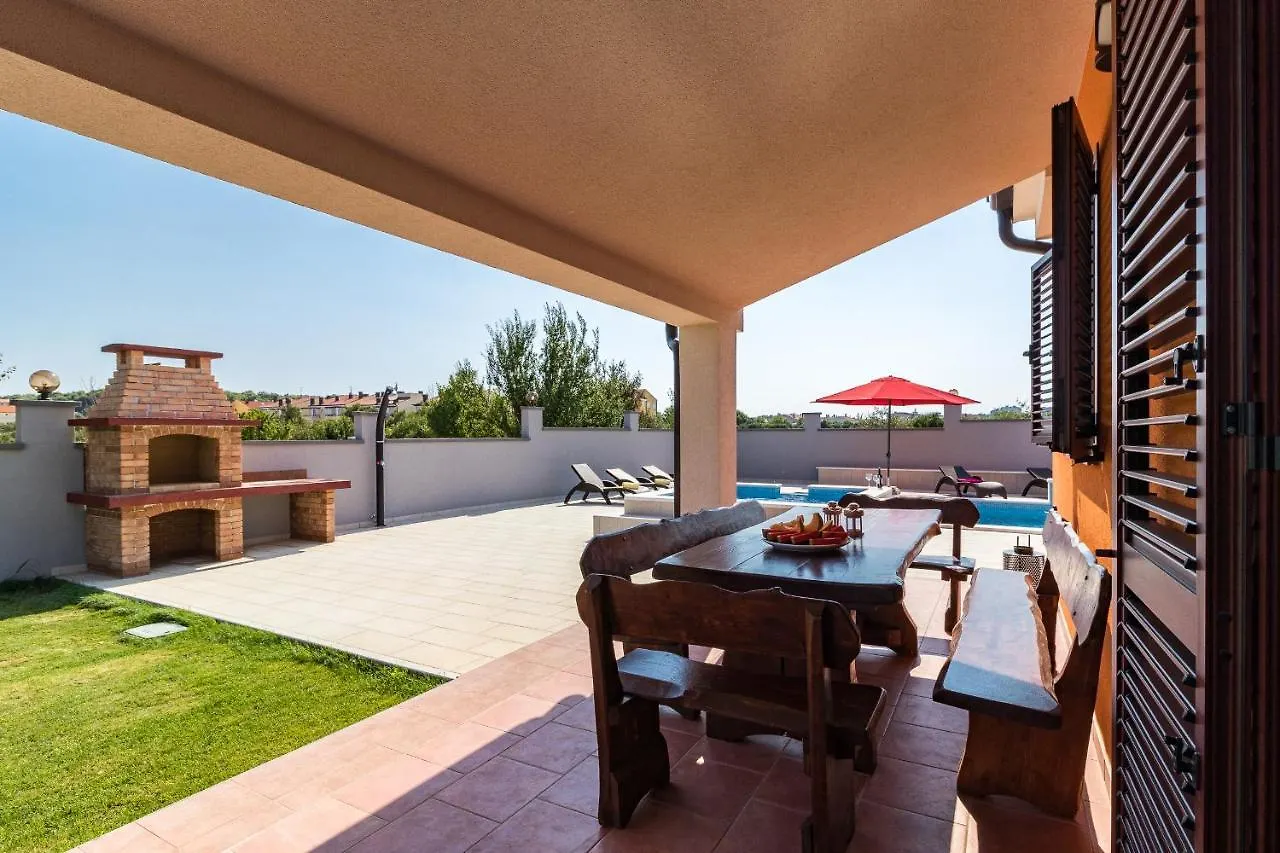 Luxury Villa Hedone With Pool & Whirpool In Pula Near The Beach