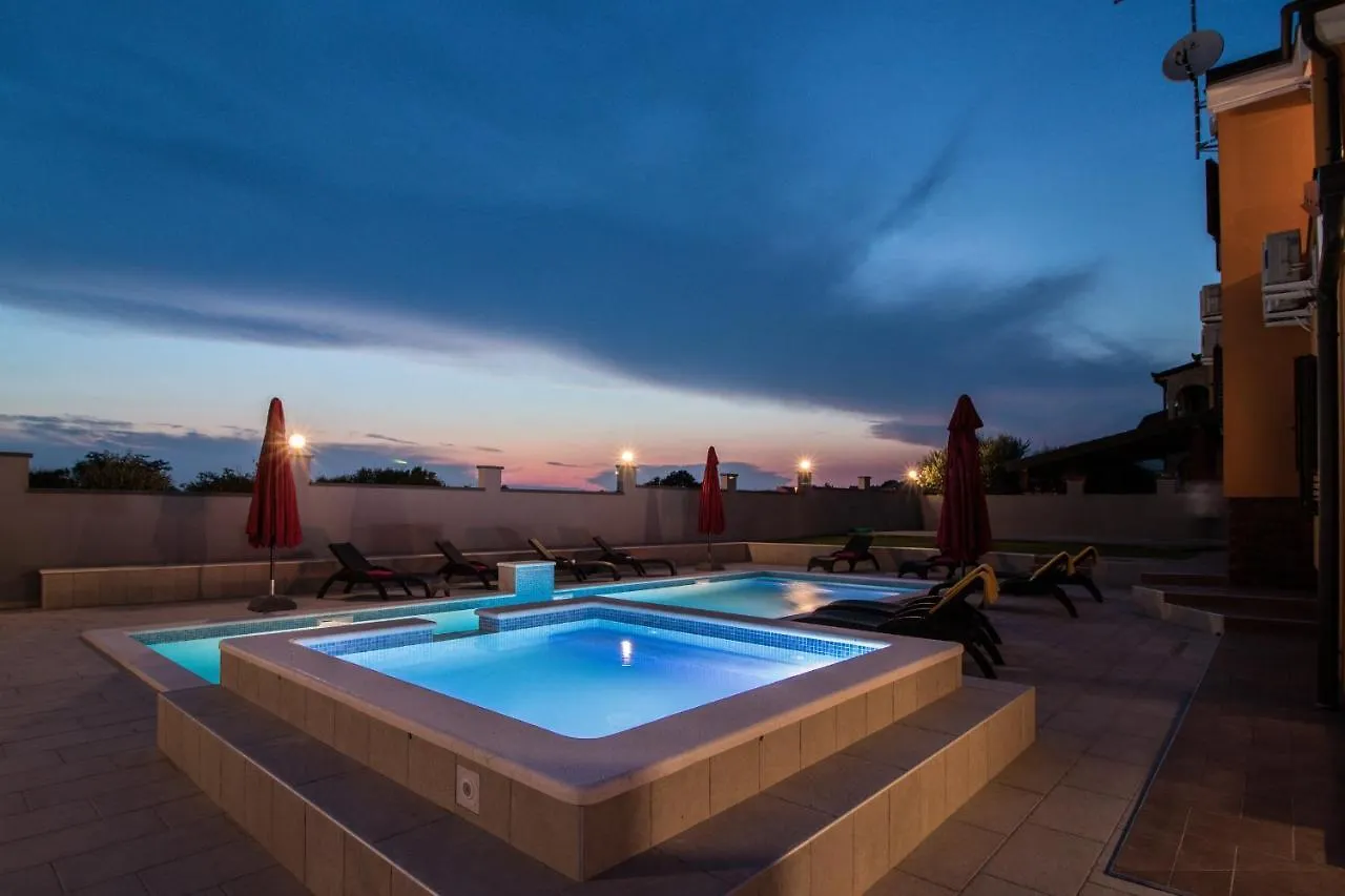 Luxury Villa Hedone With Pool & Whirpool In Pula Near The Beach