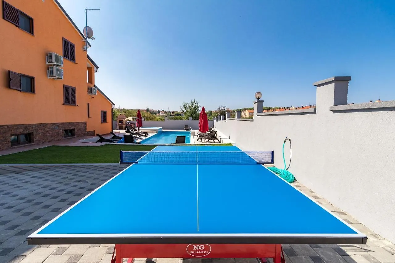 Luxury Villa Hedone With Pool & Whirpool In Pula Near The Beach
