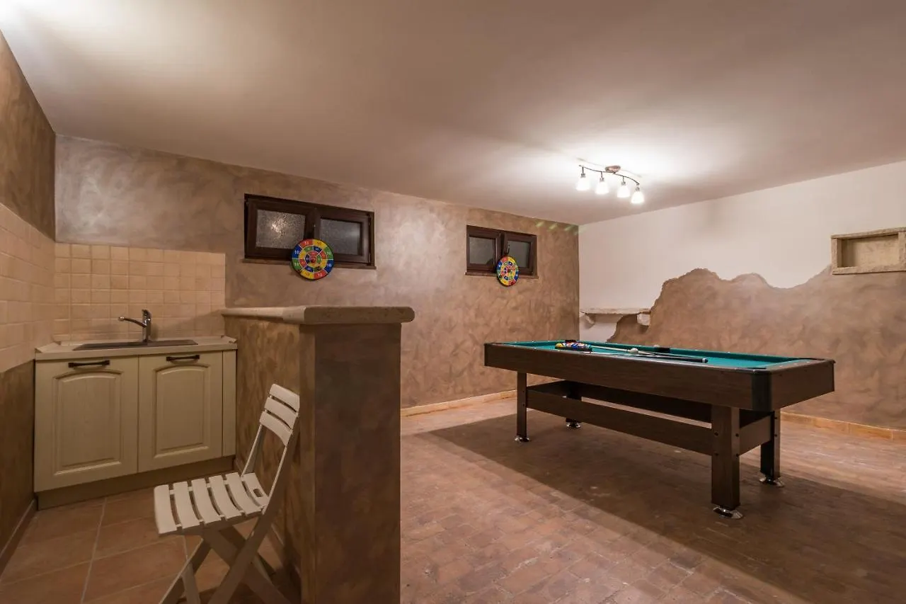 Luxury Villa Hedone With Pool & Whirpool In Pula Near The Beach