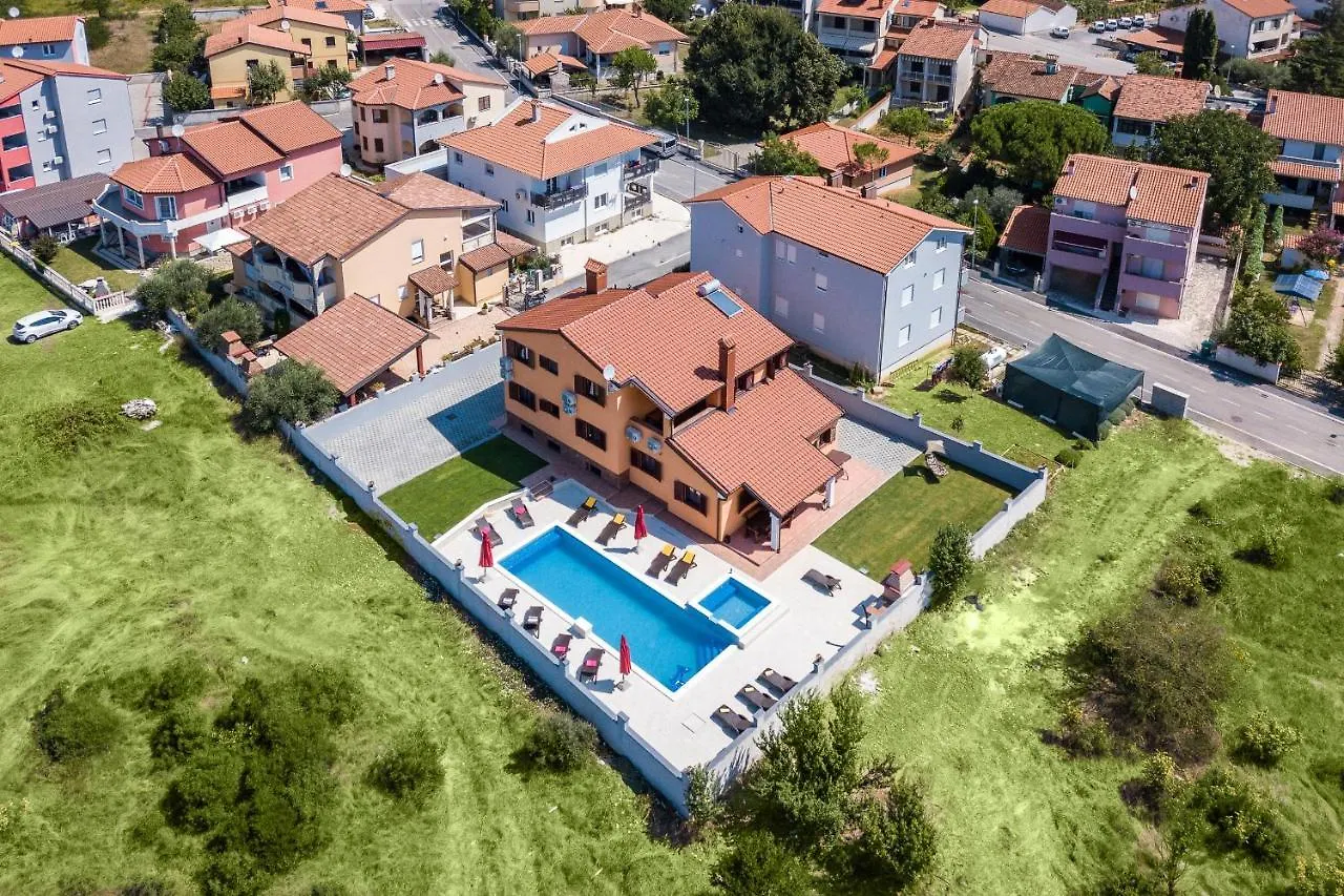 Luxury Villa Hedone With Pool & Whirpool In Pula Near The Beach