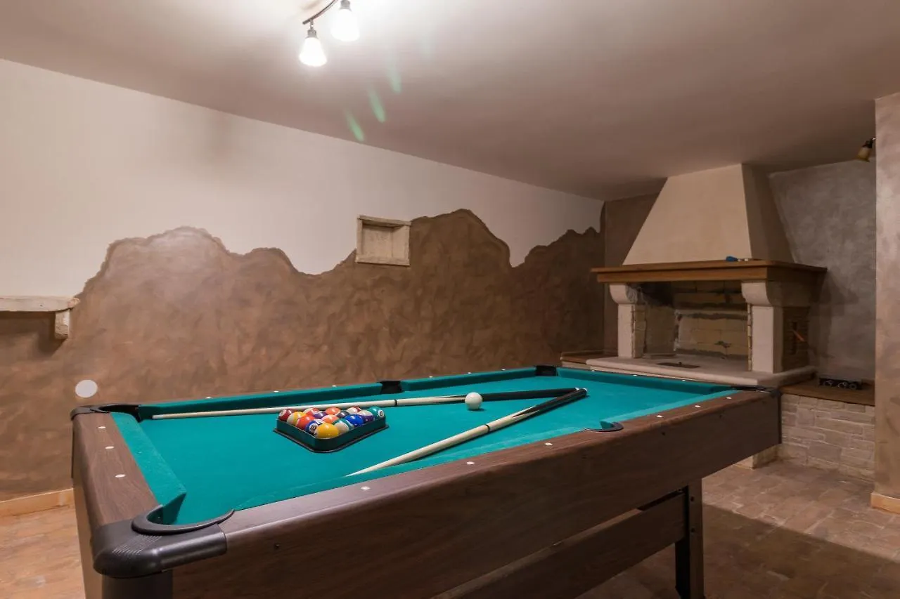 Luxury Villa Hedone With Pool & Whirpool In Pula Near The Beach