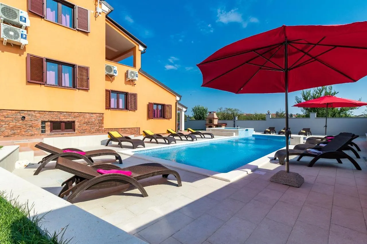 Luxury Villa Hedone With Pool & Whirpool In Pula Near The Beach