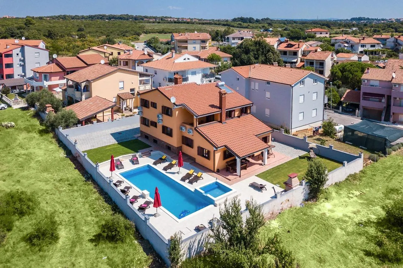 Luxury Villa Hedone With Pool & Whirpool In Pula Near The Beach