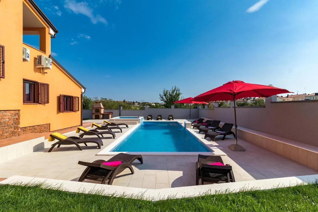 Luxury Villa Hedone With Pool & Whirpool In Pula Near The Beach