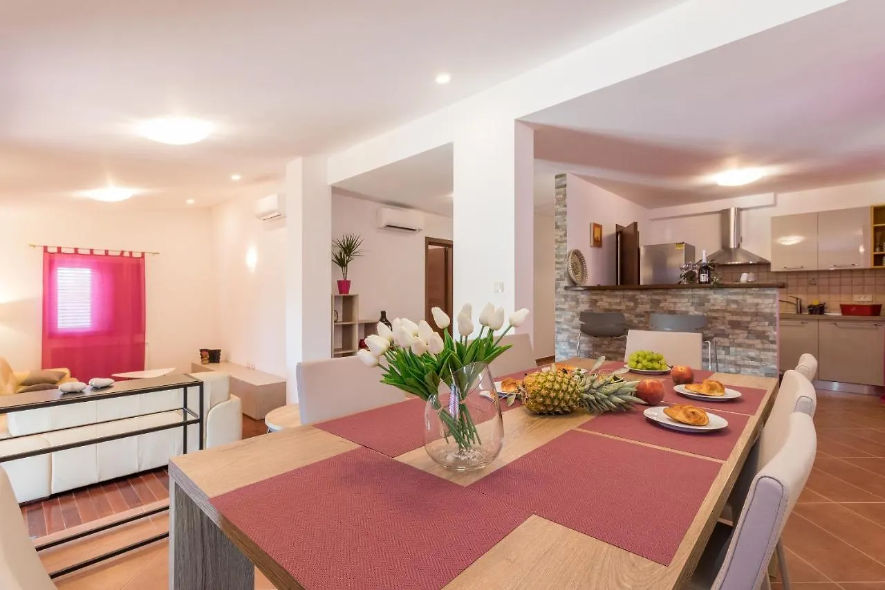 Luxury Villa Hedone With Pool & Whirpool In Pula Near The Beach 0*,