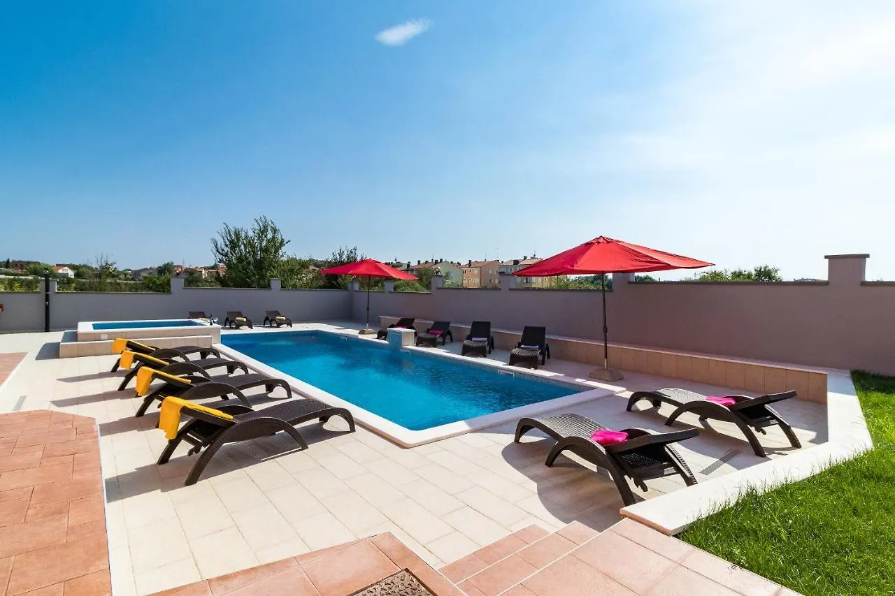 Luxury Villa Hedone With Pool & Whirpool In Pula Near The Beach