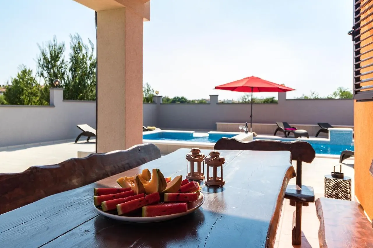 Luxury Villa Hedone With Pool & Whirpool In Pula Near The Beach