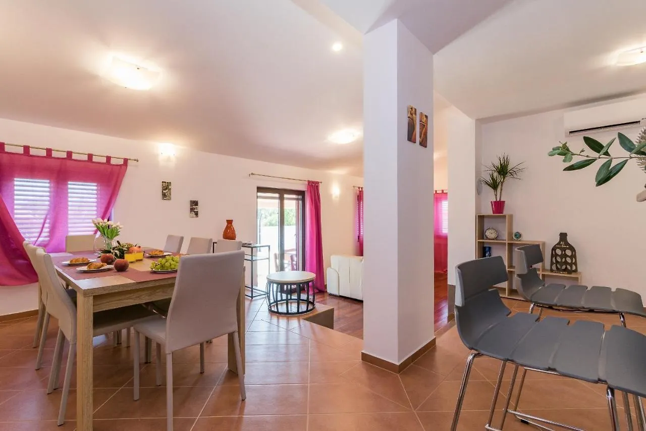 Luxury Villa Hedone With Pool & Whirpool In Pula Near The Beach